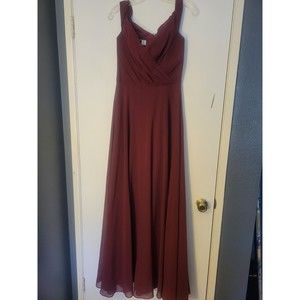 David's Bridal Celebrate DB Studio Wine Prom, Formal, Bridesmaids Dress size 4